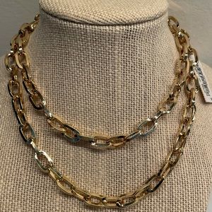TRENDING gold link chain. 30” L